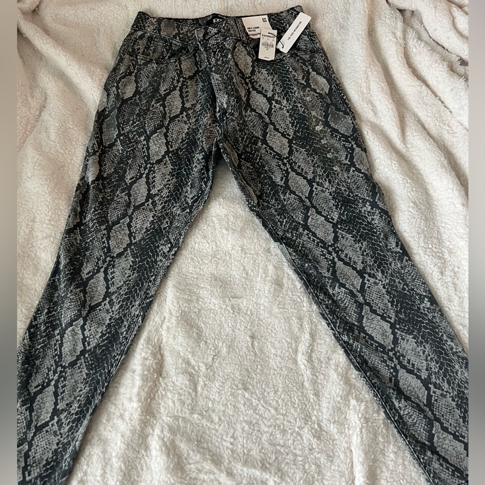 Brand new, never been worn pants from express.